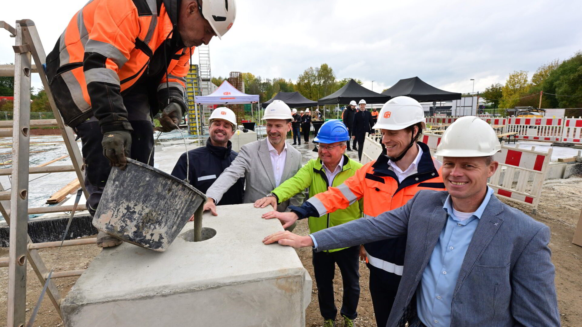 Grundsteinlegung holzheizkraft Chemnitz