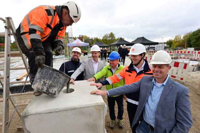 Grundsteinlegung holzheizkraft Chemnitz